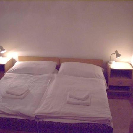 Corvin Panzio Bed and Breakfast Győr Eksteriør billede