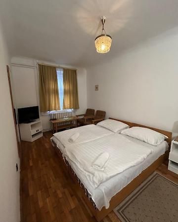 Corvin Panzio Bed and Breakfast Győr Eksteriør billede