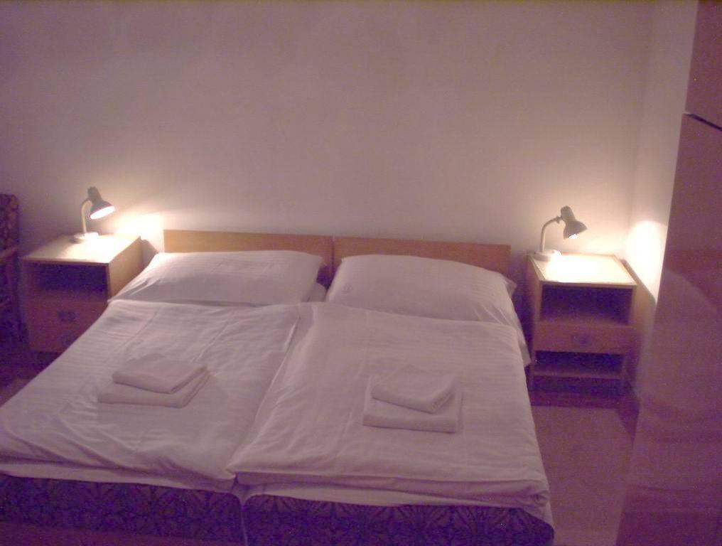 Corvin Panzio Bed and Breakfast Győr Eksteriør billede