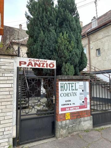 Corvin Panzio Bed and Breakfast Győr Eksteriør billede
